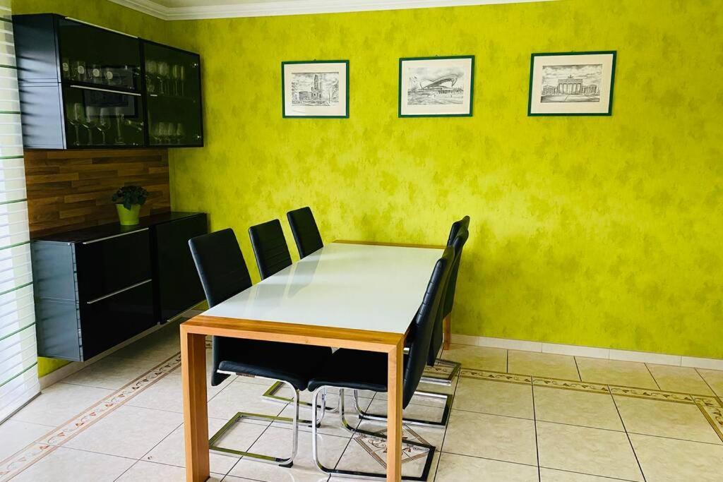 Grosses 4 Zimmer Apartment Naehe Messe Hannover Exterior photo